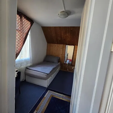 5 Bedrooms 3 Miles From Cenrre * برن