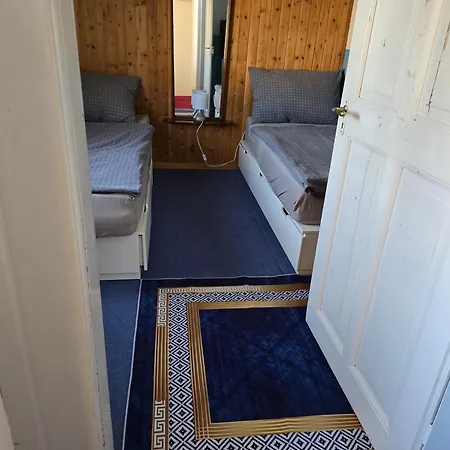 5 Bedrooms 3 Miles From Cenrre