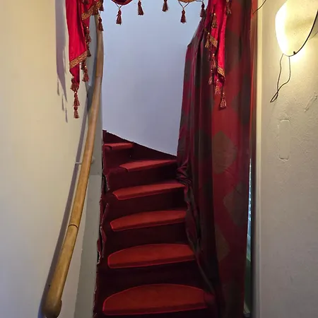 شقة 5 Bedrooms 3 Miles From Cenrre *