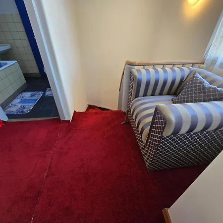 5 Bedrooms 3 Miles From Cenrre Apartment *