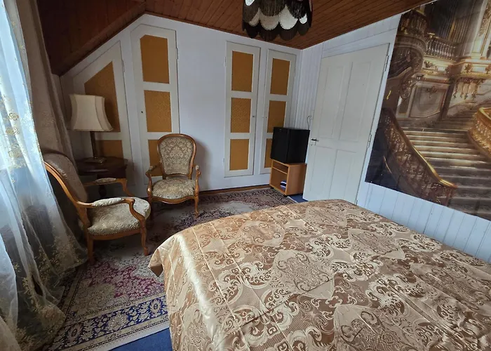 5 Bedrooms 3 Miles From Cenrre Lejlighed